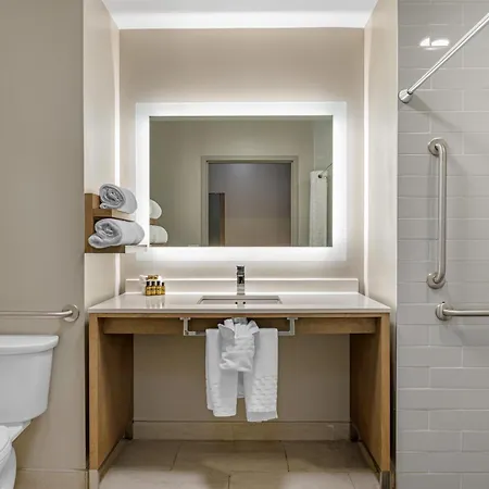 Best Western Plus Dartmouth Hotel & Suites-3